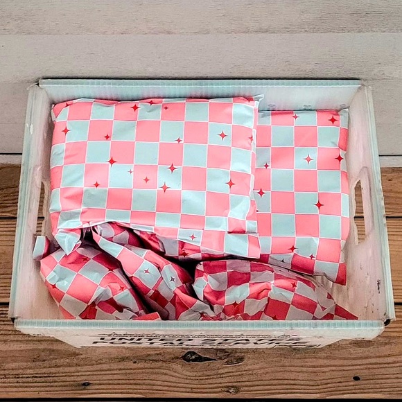 Pink Check Poly Mailers 7.5x10.5 Poly Mailers Pack of 25 - Picture 5 of 5